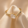 Bague asymétrique dorée Zircon